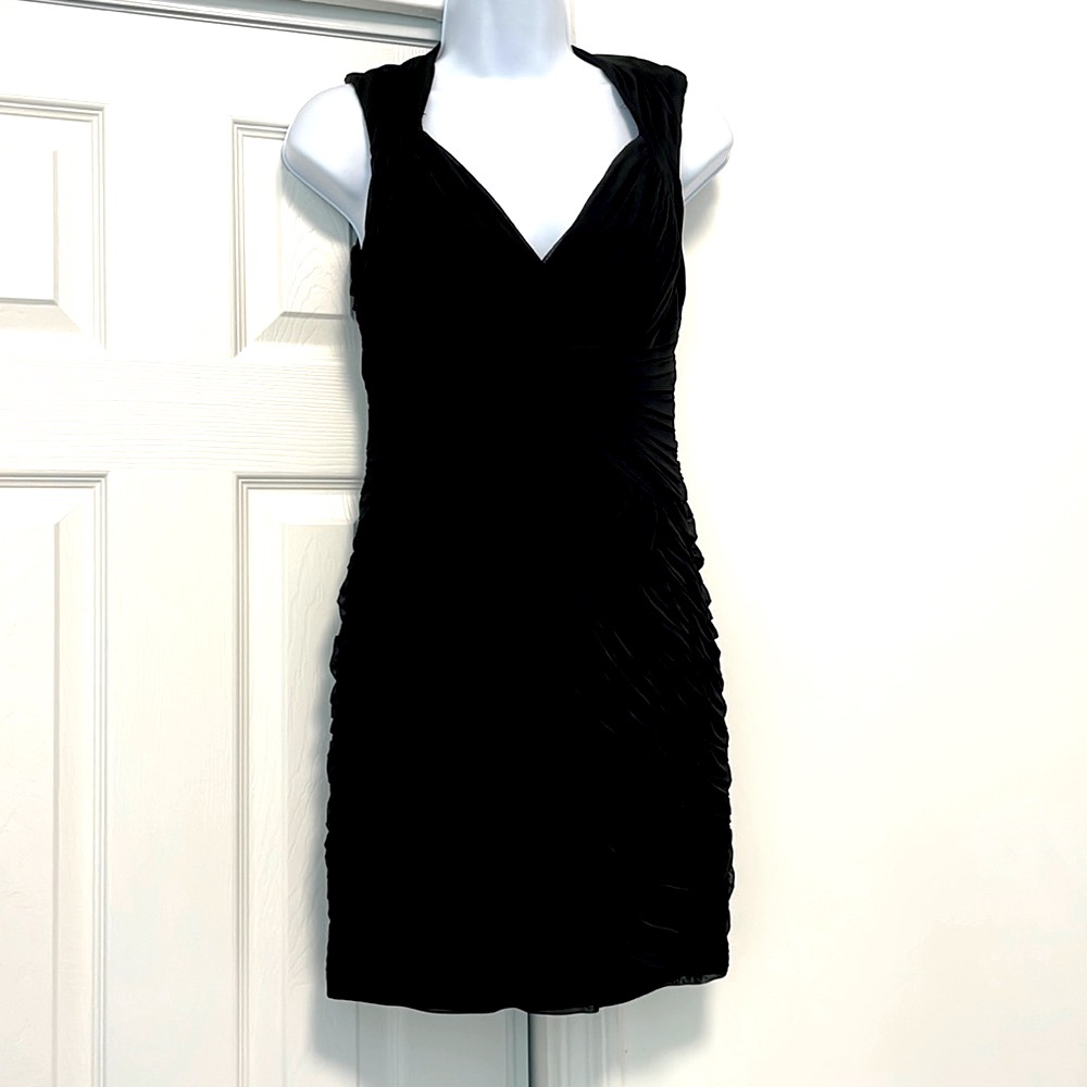 NWT Hailey by Adrianna Papell Size 4 Black Dress